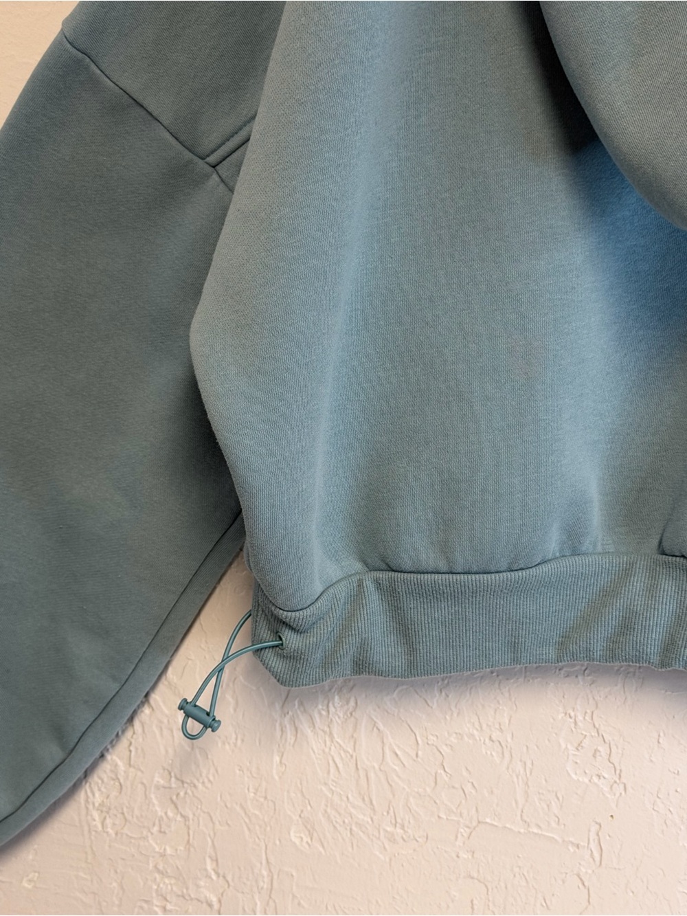 Blogilates Light Blue Half-Zip Cozy Pullover Balloon Sleeves Cropped Hoodie - Picture 4 of 8